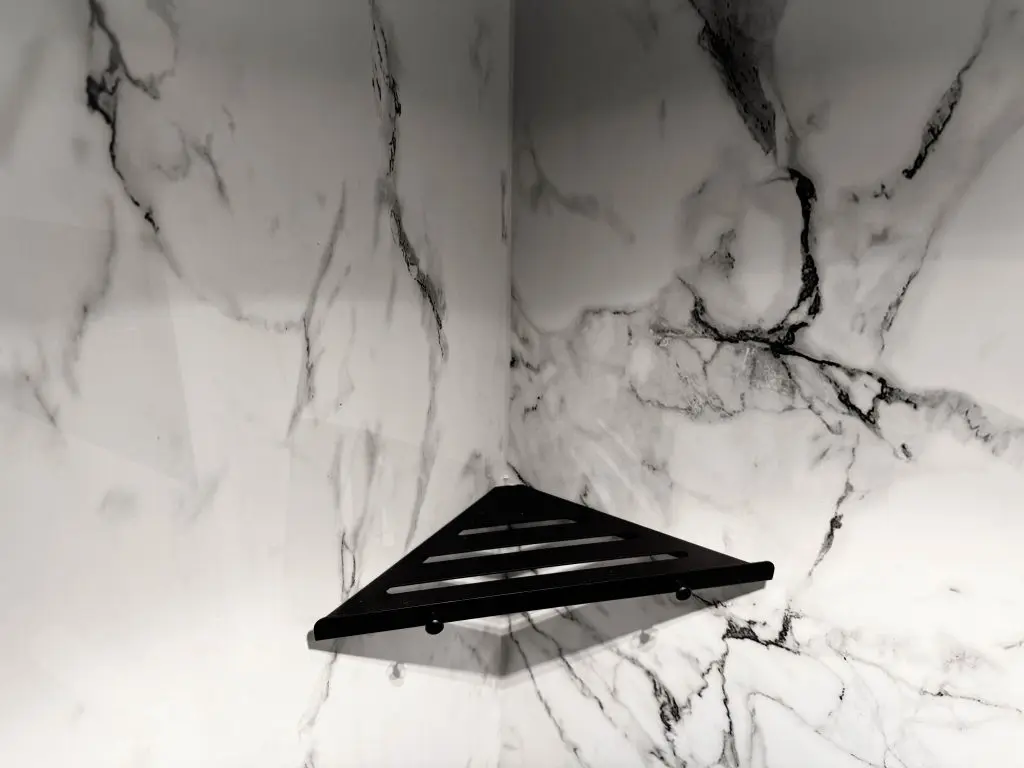 venatino matte black metal shelf