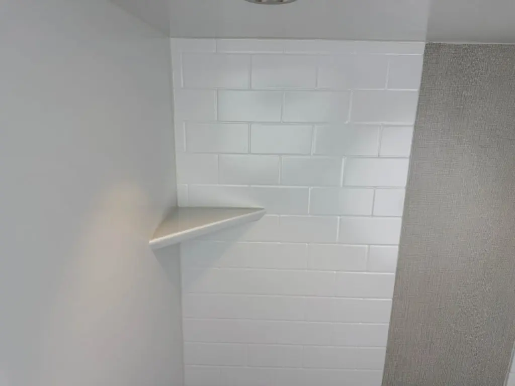 subway tile w taffeta - corner shelf